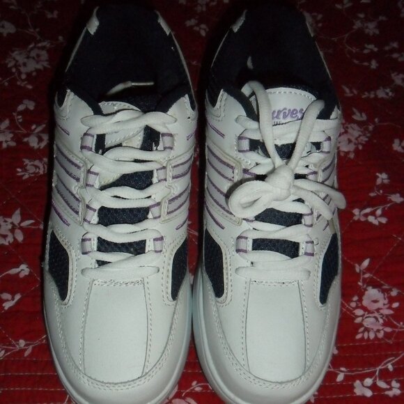 NWOT-Curves sneaker For Women - Picture 2 of 8
